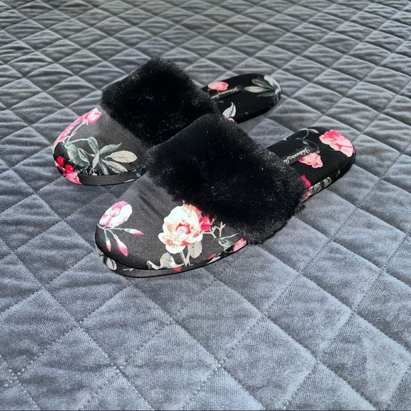 Victoria's Secret Slippers Size 5 6 Satin Floral Black Pink Furr Shoes - Picture 1 of 11